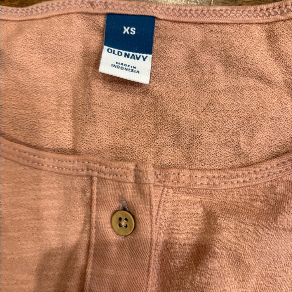Old Navy Women's Pink Short Sleeve Top - 100% Cotton - Picture 2 of 4
